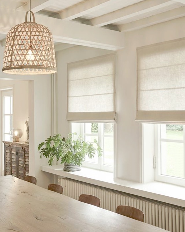 Roman blind